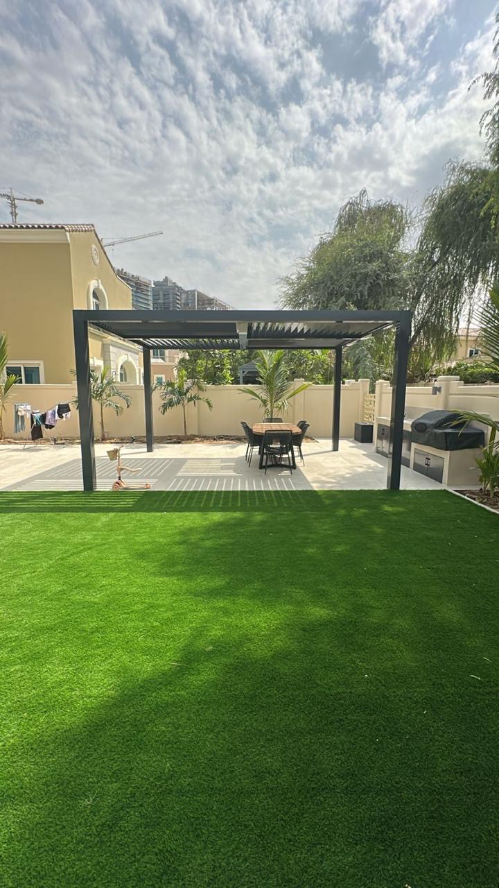 Pergola and outdoor area